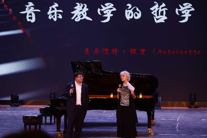 艺术学院成功举办国际音乐大师面对面首场讲座及大师课